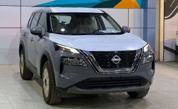 نيسان اكس تريل ٥ مقاعد دبل او بدون ٢٠٢٥