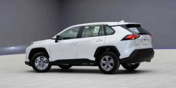 WhatsApp Image 2025-03-01 at 21.18.48 تويوتا راف فور ستاندر بدون دبل 2025 – SUV