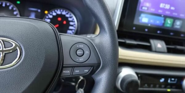 WhatsApp Image 2025-03-01 at 21.18.49 تويوتا راف فور ستاندر بدون دبل 2025 – SUV